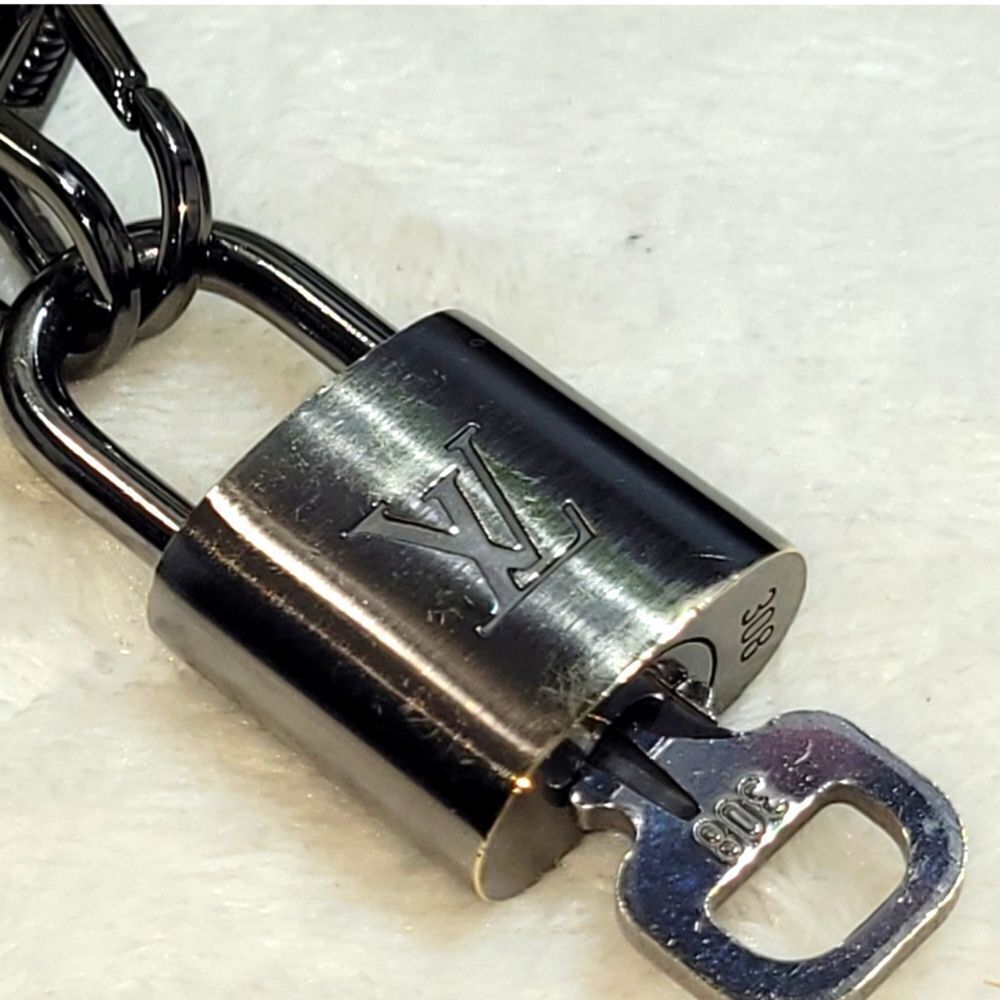 Lv #308 Authentic Silver Lock & Key #308 With Dustbag And Unbranded Chain